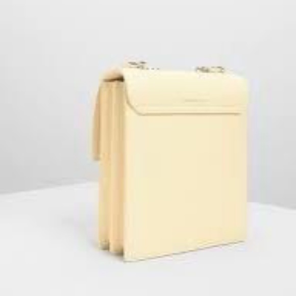 Charles & Keith Yellow Butter Cream Silver Chain Messenger Bag Crossbody Purse - Picture 4 of 15